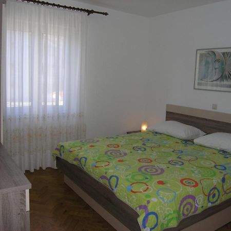 Apartments Biljana For Relaxing Holidays In Baska Bagian luar foto
