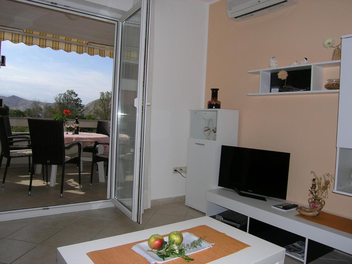 Apartments Biljana For Relaxing Holidays In Baska Bagian luar foto