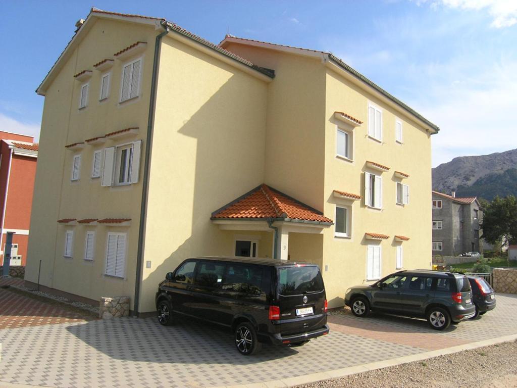 Apartments Biljana For Relaxing Holidays In Baska Bagian luar foto