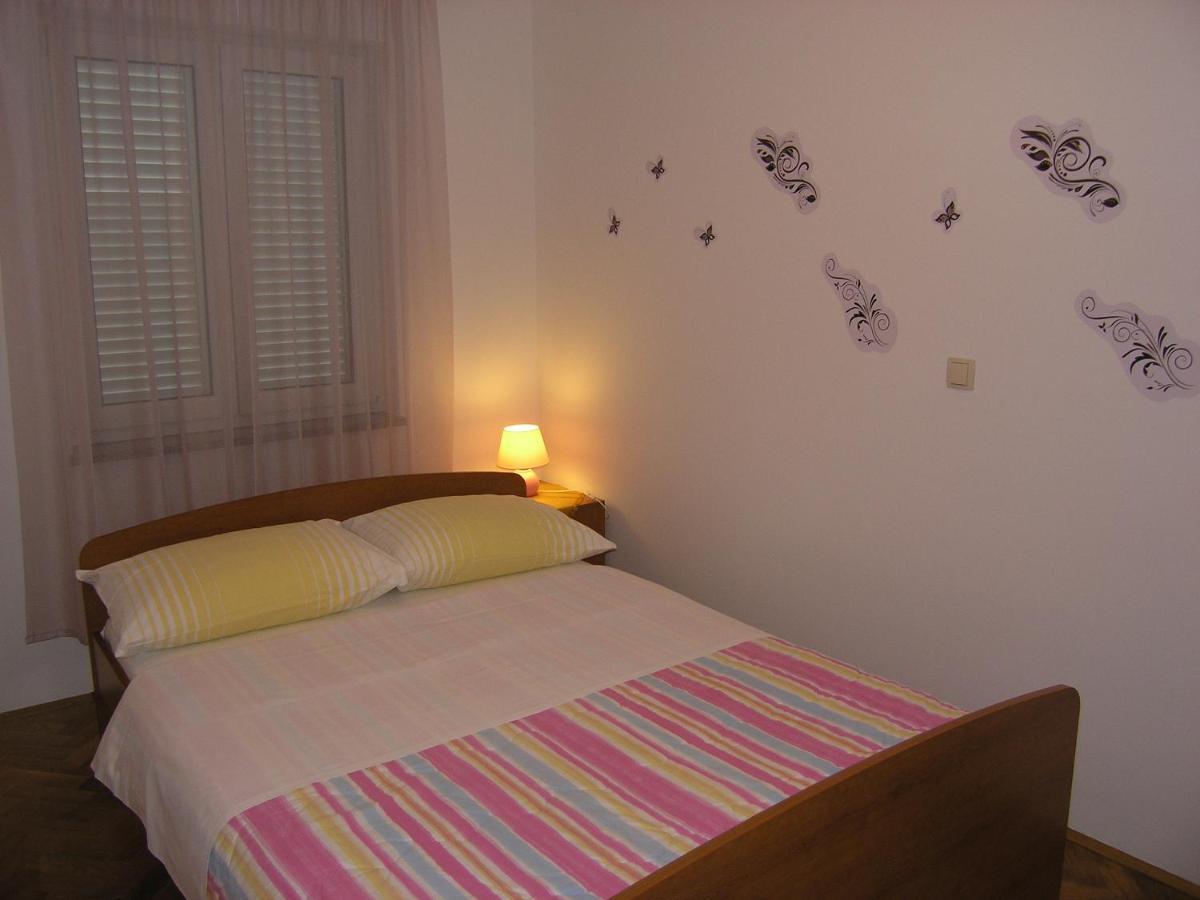 Apartments Biljana For Relaxing Holidays In Baska Bagian luar foto