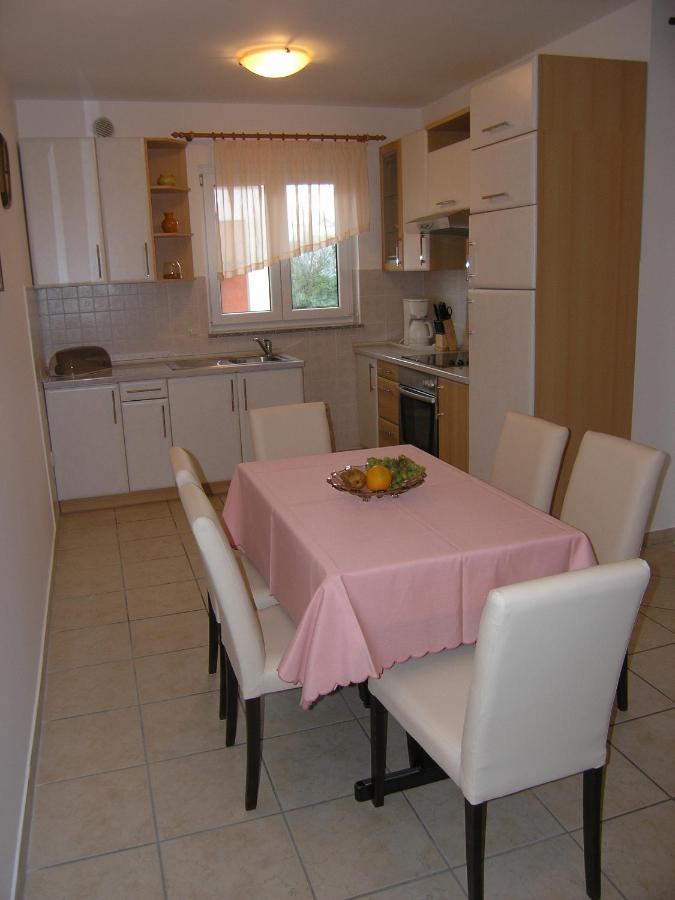 Apartments Biljana For Relaxing Holidays In Baska Bagian luar foto