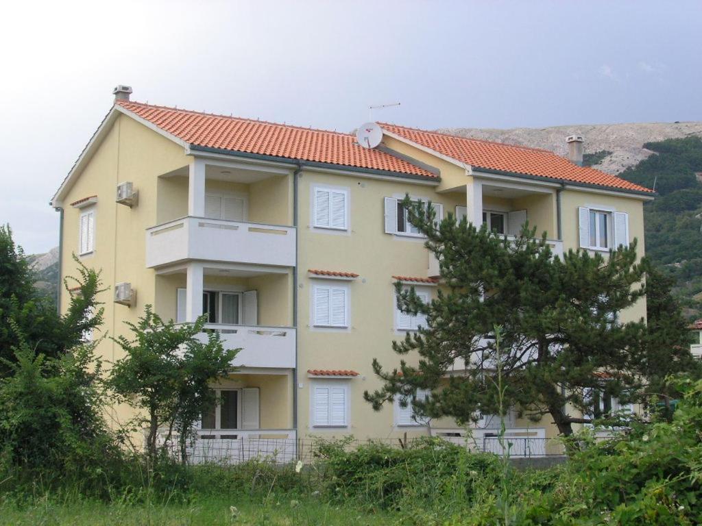 Apartments Biljana For Relaxing Holidays In Baska Bagian luar foto