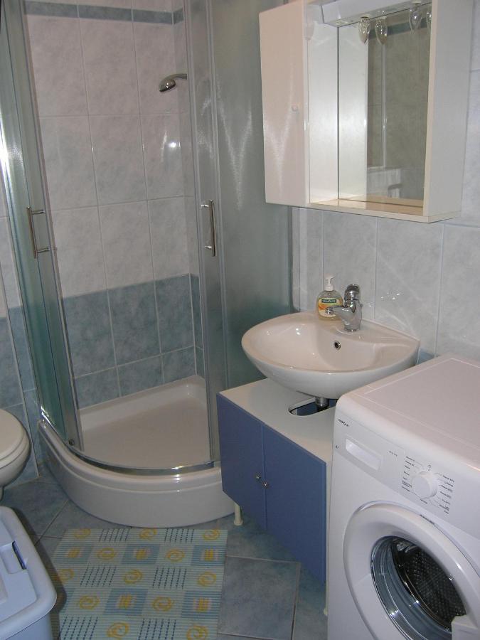 Apartments Biljana For Relaxing Holidays In Baska Bagian luar foto